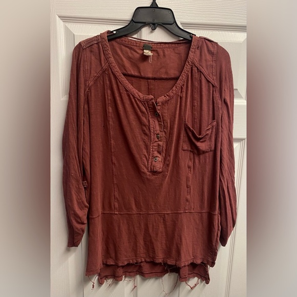 Free People “We The Free” Distressed Oversized Stargazer Henley Top Size Small - Picture 2 of 7